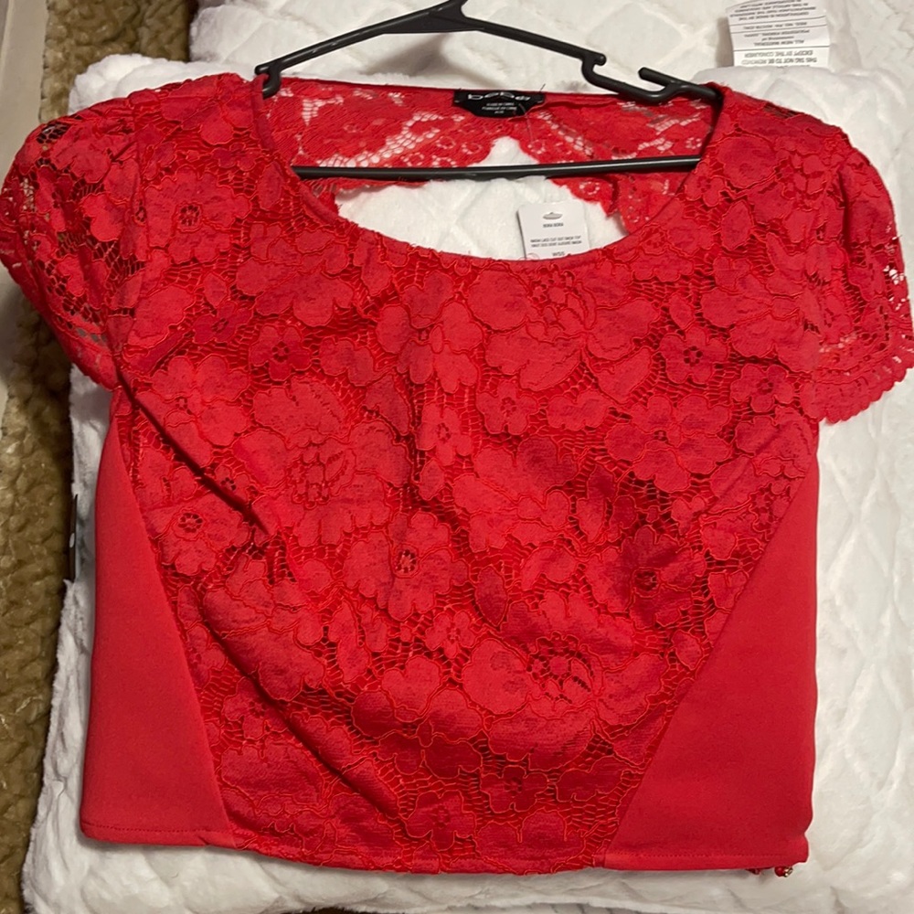 NWT-Beautiful BEBE crop top with lace